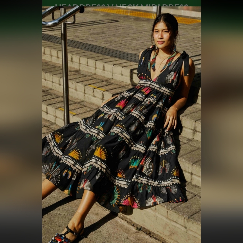 FARM RIO WONDERFUL HEADDRESS V-NECK MIDI DRESS. SIZE: SMALL